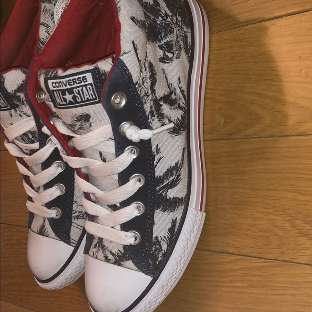 Converse - Picture 2 of 3
